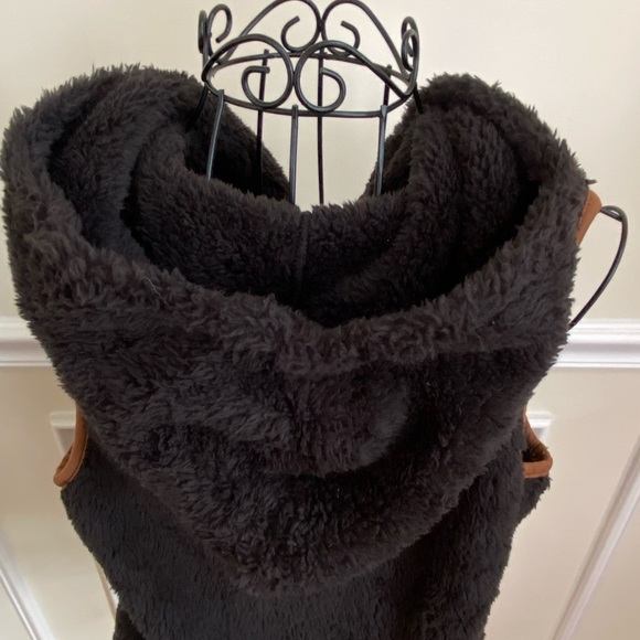 Style Rack Black Hooded Zip Front Fleece Vest - Picture 7 of 11